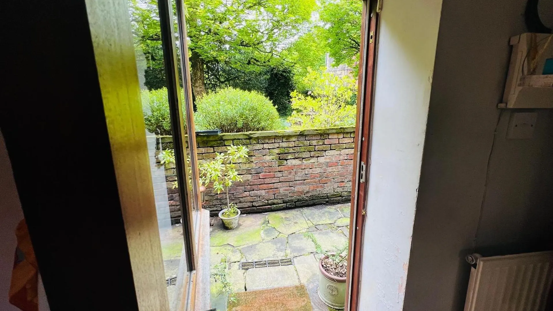 The Little House Apartment Bradford  Homestay